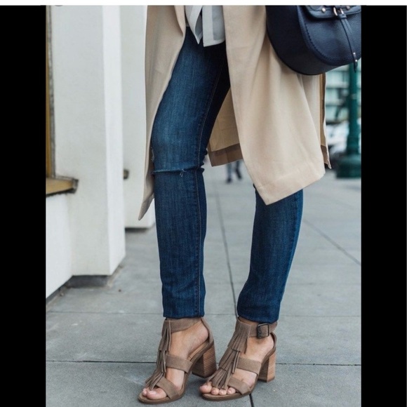 Sole Society Delilah Fringe Block Taupe Heeled Sandals 7.5 - Picture 3 of 10